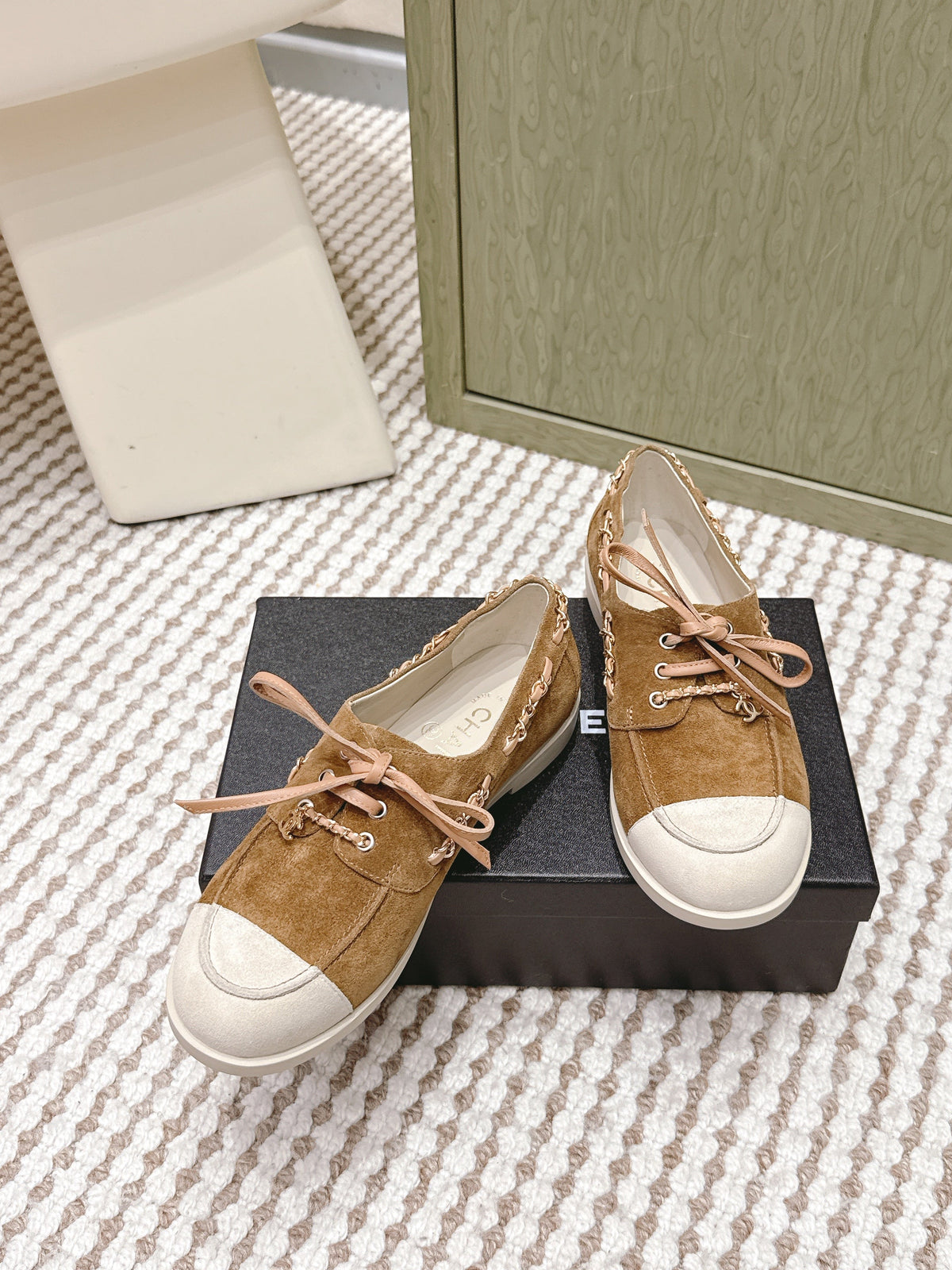 CHANEL 25S MOASINS IN BROWN AND LIGHT GREY SUEDE