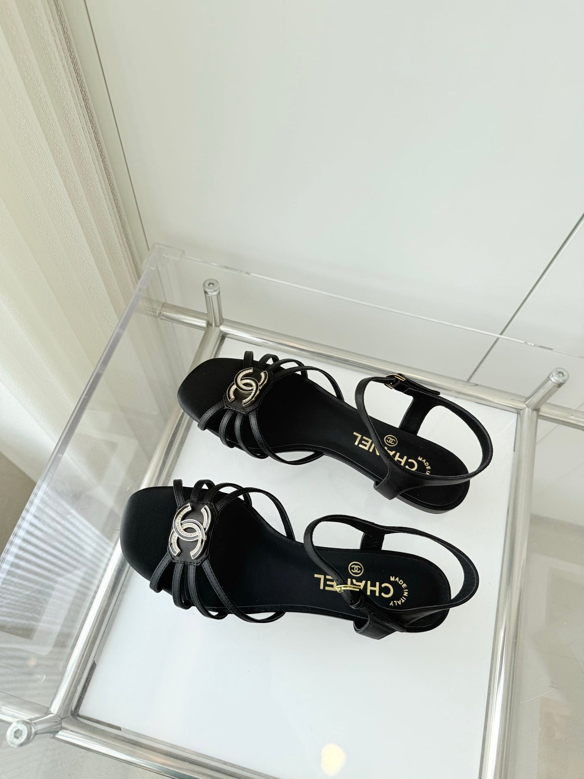 CHANEL FLAT SANDALS 1 CM IN BLACK LAMBSKIN