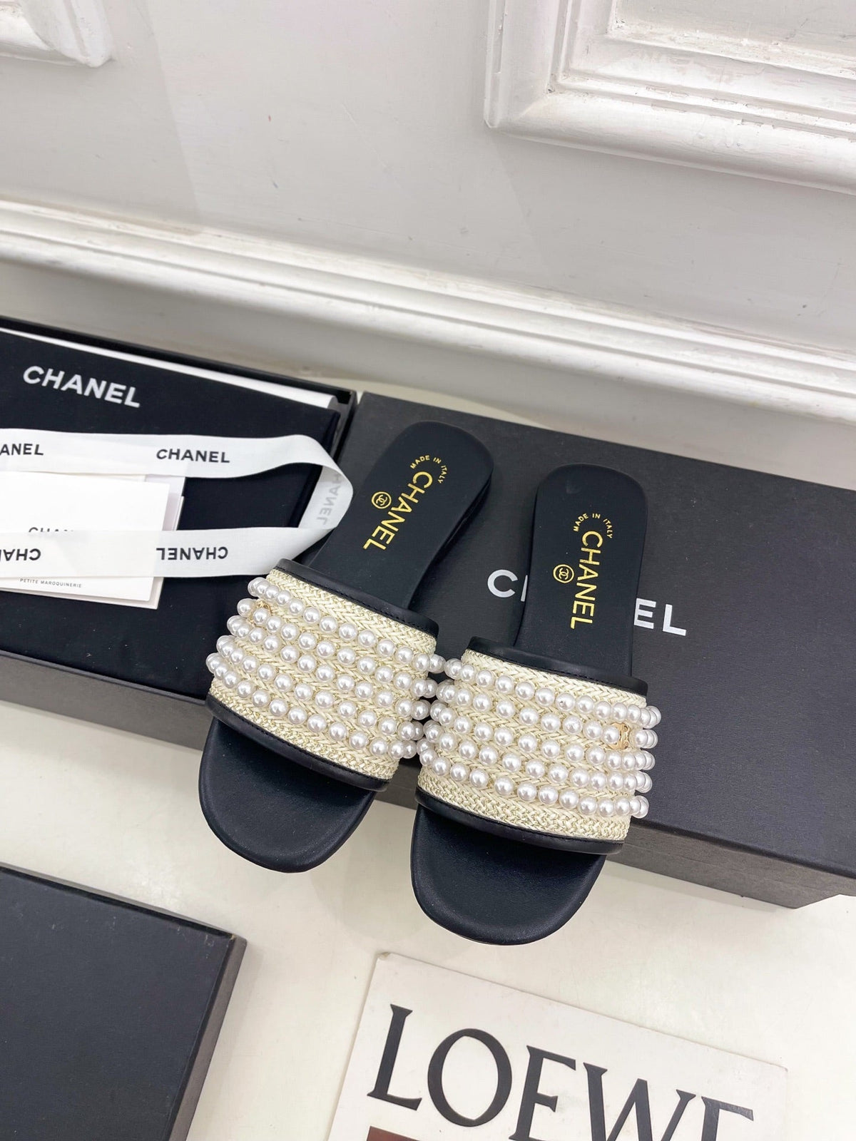 CHANEL FLAT SLIDE IN BLACK CALFSKIN WITH PEARLS